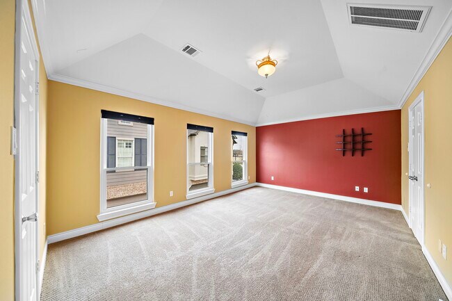 Building Photo - 2927 Clinton Dr