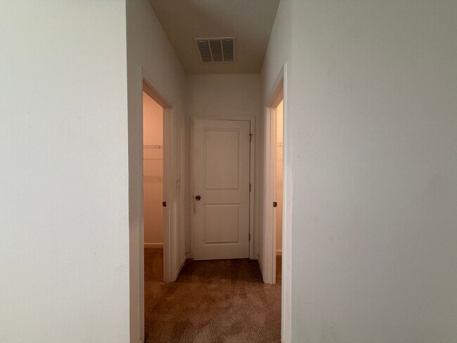Building Photo - 2993 Crossfield Dr
