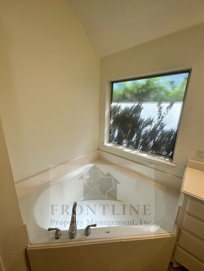 Building Photo - 629 Dorchester Dr