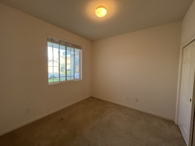 Building Photo - Residential 3 bed 2 bath in Elk grove