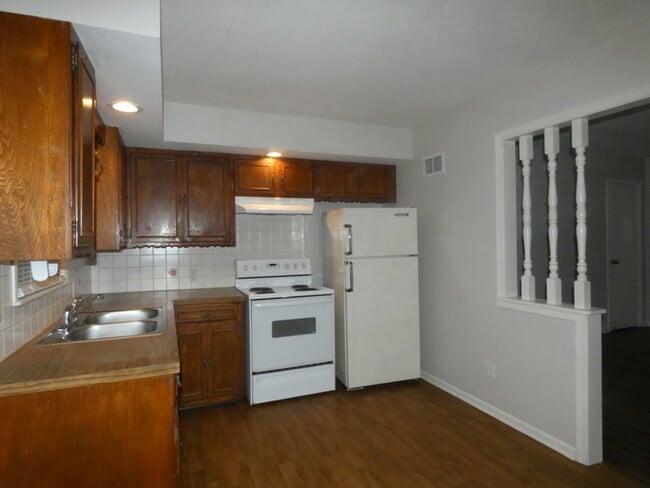 Building Photo - Updated Duplex in Pleasant Valley!