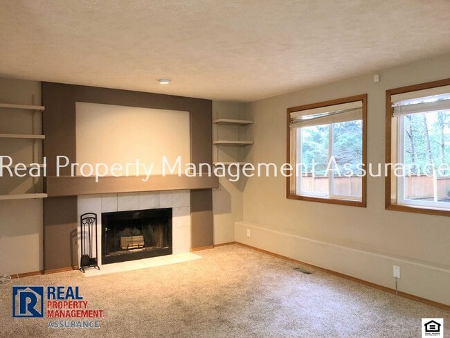 Building Photo - 15520 SW Breccia Dr