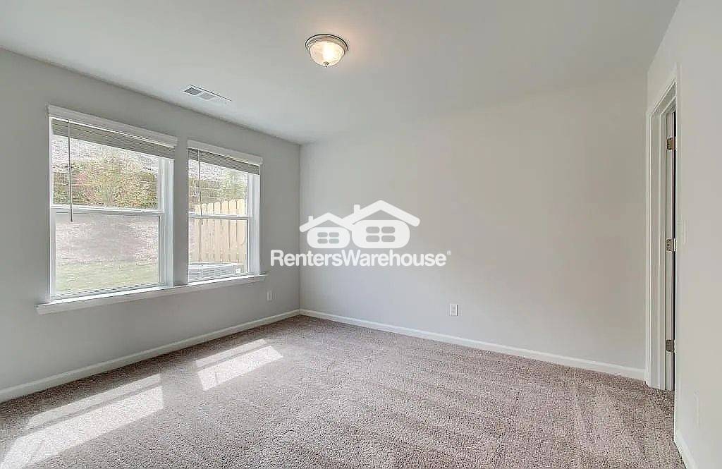 Building Photo - 3203 Bateman Drive SE