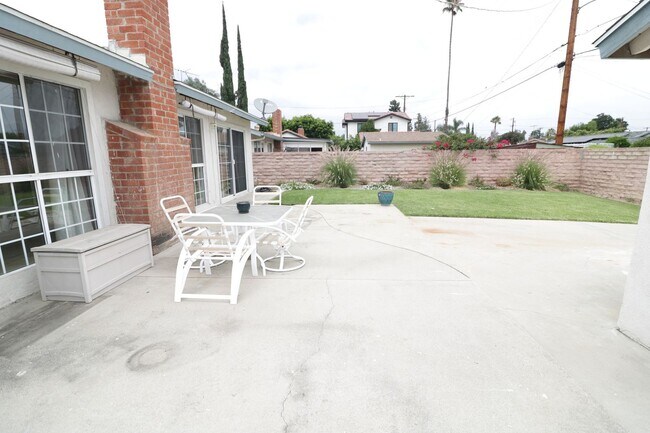 Building Photo - 4/Bedroom  Home for Lease in West Hills!