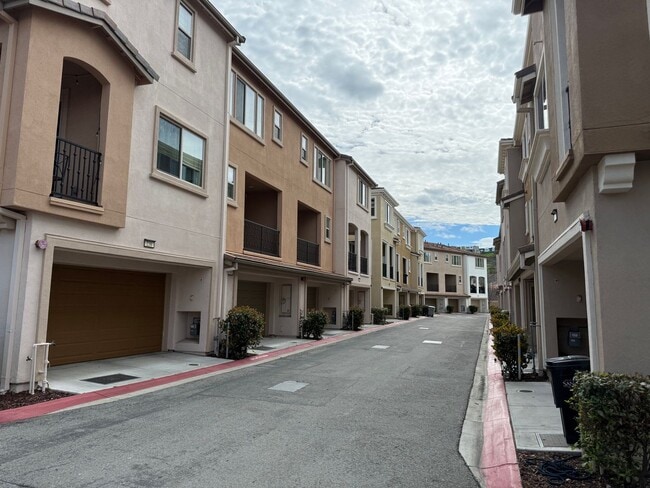 Building Photo - San Jose Comfort, Convenience and Location