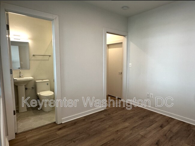 Building Photo - 1460 Belmont St NW