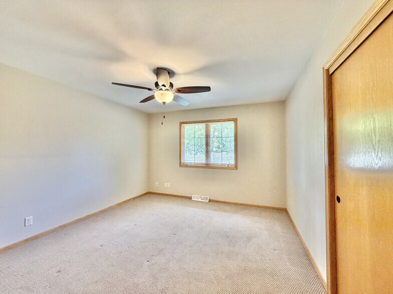 Building Photo - 2701-2703 N Wuthering Hills Dr