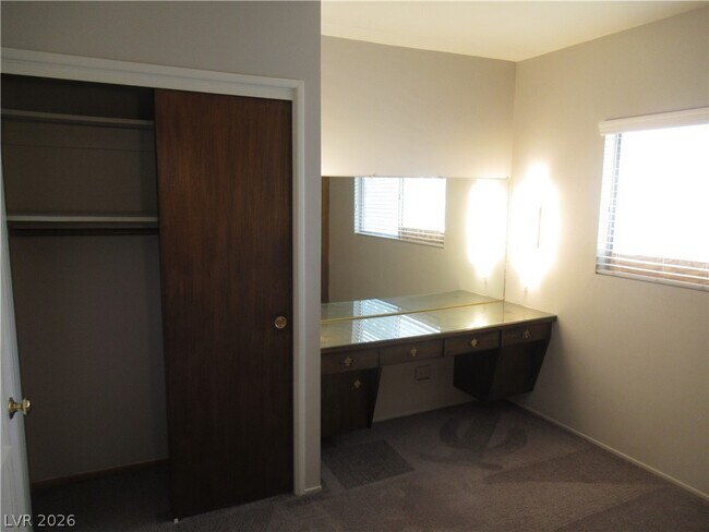 Building Photo - 107 E Pacific Ave