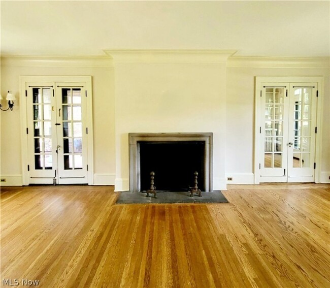 Building Photo - 6 BEDROOM IN CLEVELAND HEIGHTS FOR RENT - ...