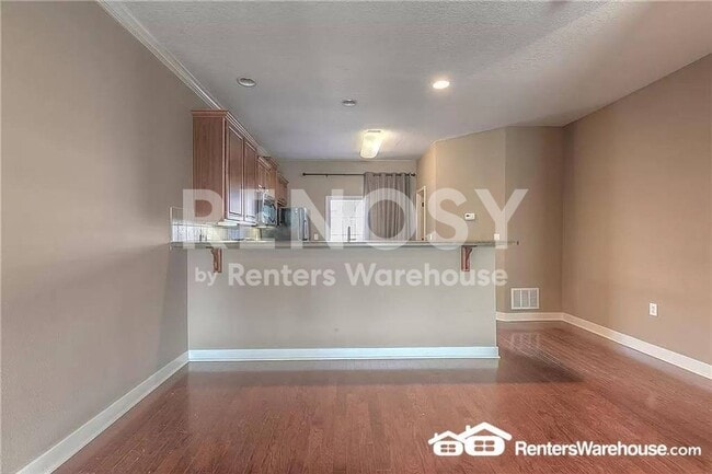 Building Photo - 3 Bedroom / 3.5 Bath Townhouse Near KU MED -  Available in August