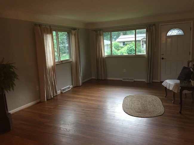 Building Photo - 9490 Wynnecrest Dr