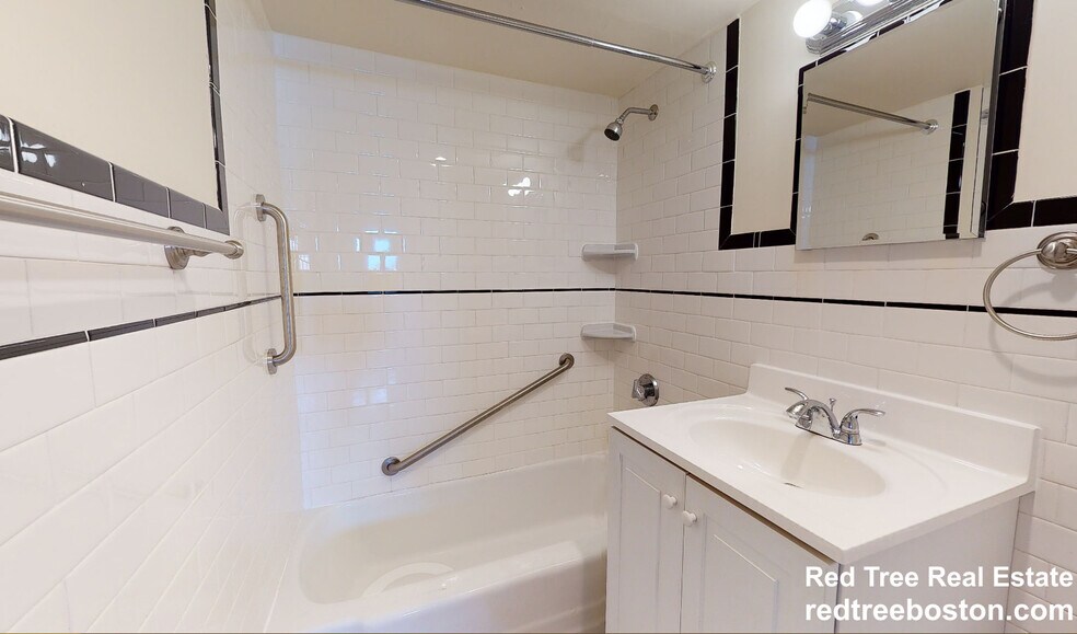 Building Photo - 101 Monmouth St