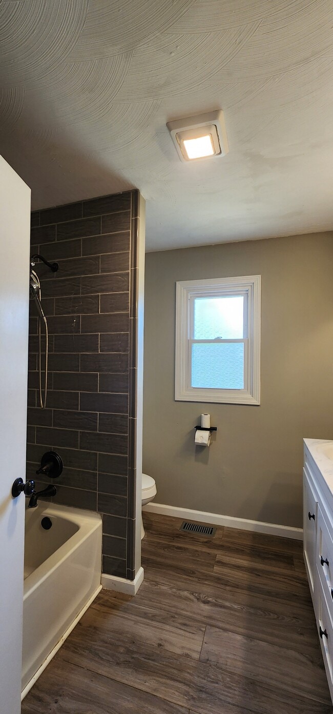 Building Photo - Woodland Hills