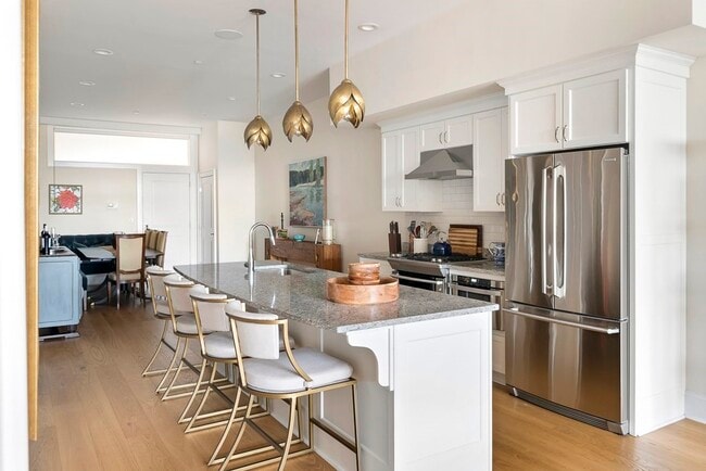 Building Photo - 380 Bunker Hill St