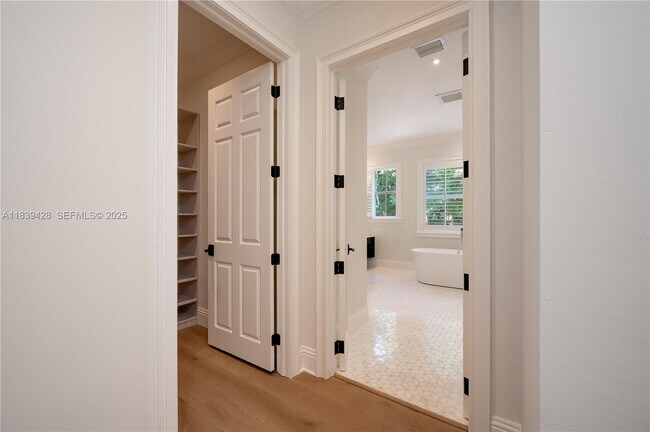 Building Photo - 680 Destacada Ave