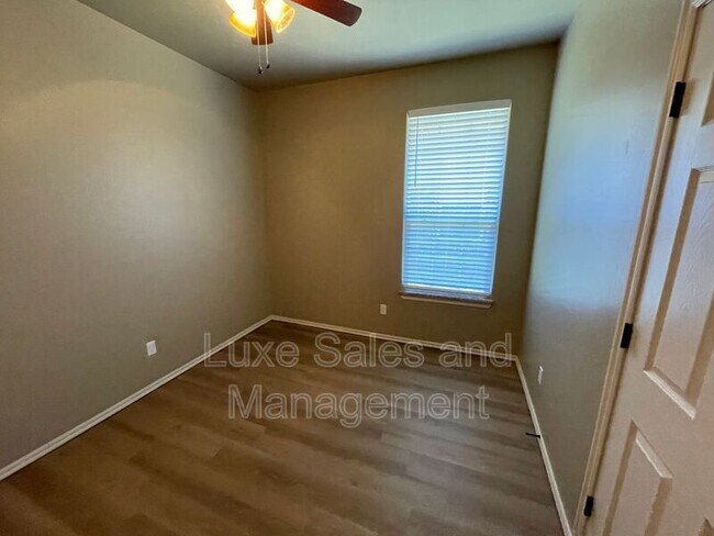 Building Photo - 1317 Garden Gate Dr