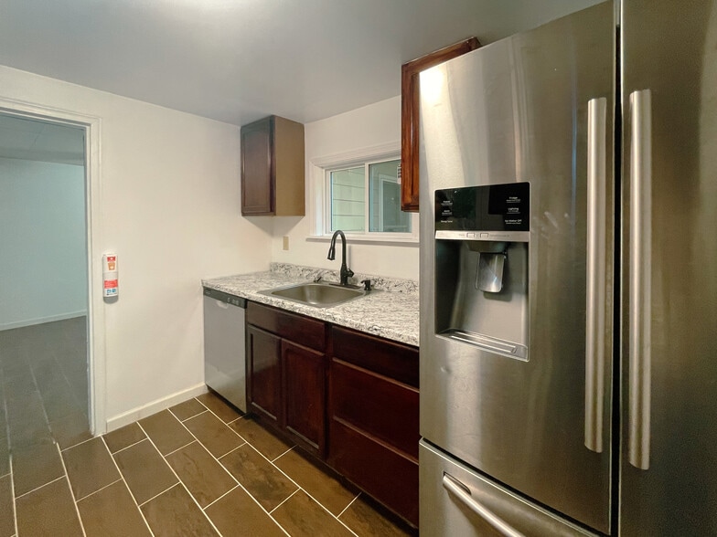 Kitchen - 330 Fountainmist Trail