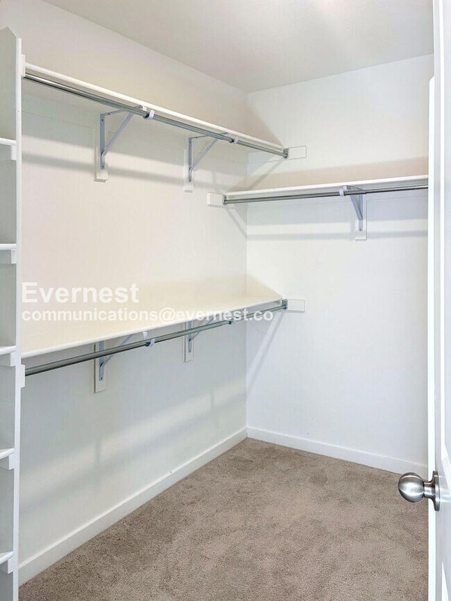 Building Photo - 740 Columbia St