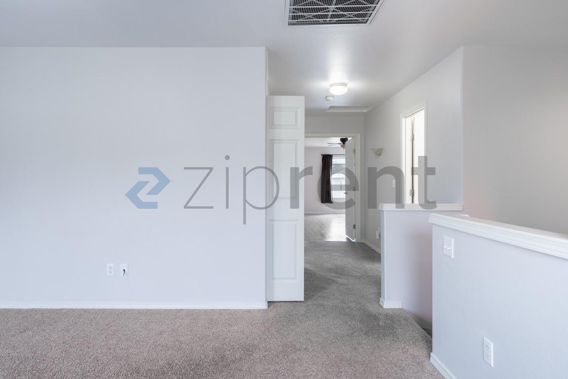 Building Photo - Unit