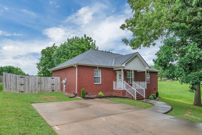 Building Photo - 2029 Sunday Silence Dr