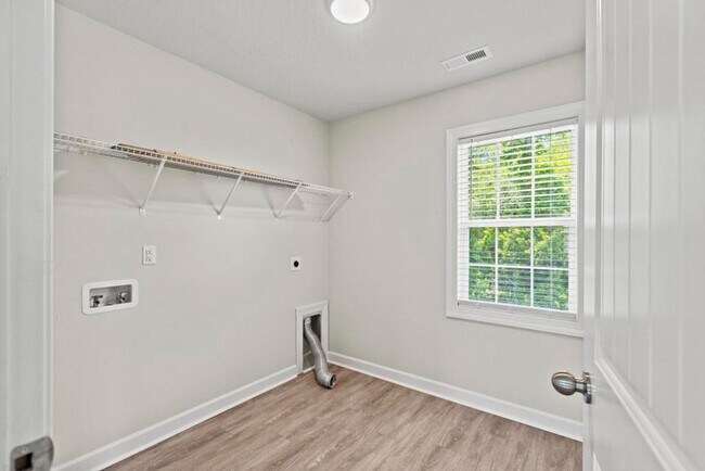 Building Photo - $500 off 1st Month's Rent! Convenience to Camp Lejeune!