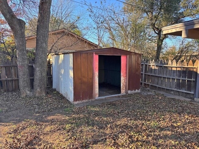 Building Photo - 4200 University Ave