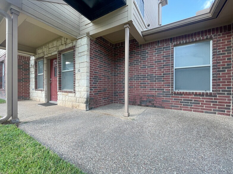Building Photo - 1401 Bagby Ave