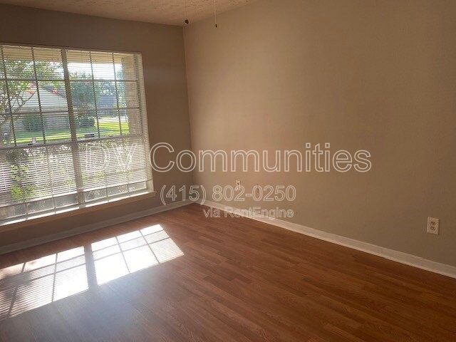 Building Photo - 18502 Bent Elm Dr