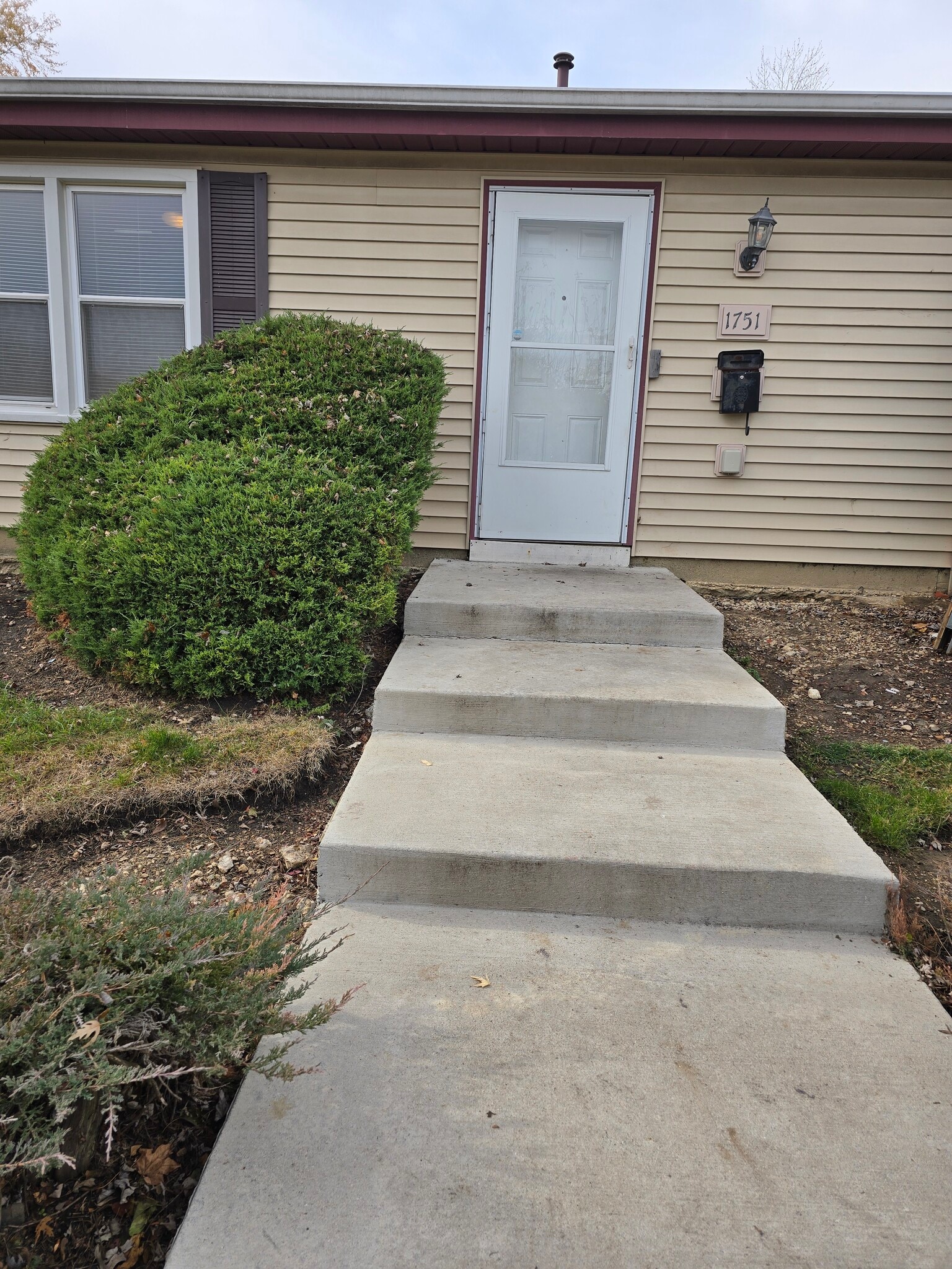 Building Photo - 1751 Queensbury Cir
