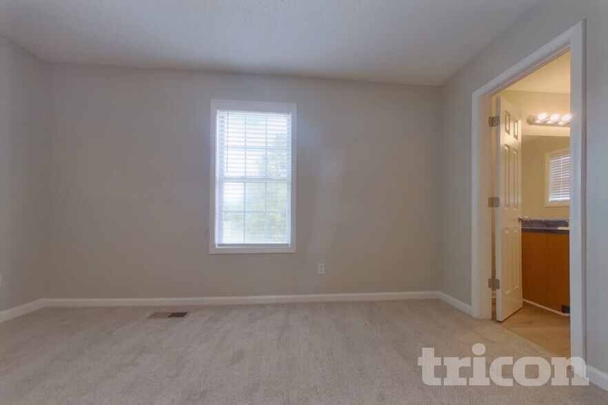 Building Photo - 404 Remington Ct