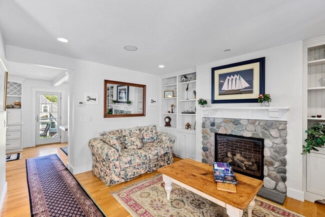 Building Photo - 33 Oceanside Dr