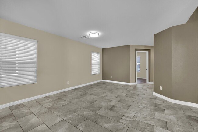 Building Photo - LOCATION IS KEY FOR SHOPPING AND SOCIALIZING