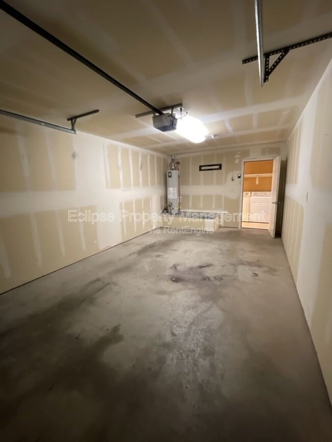 Building Photo - 2451 1/2 Theresea Ln