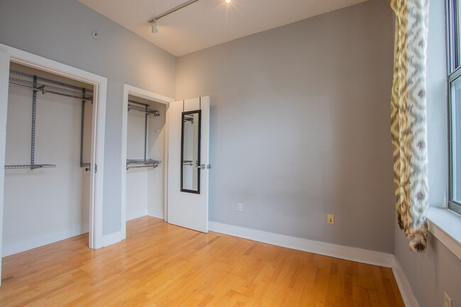 Building Photo - Beautiful 1 BR/1 BA Condo in Chinatown East!