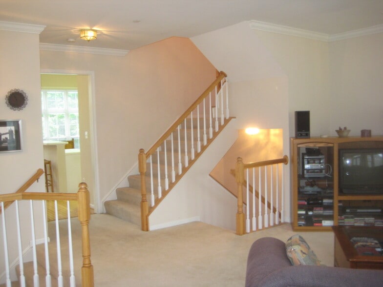 Building Photo - 417 Clayton Ln