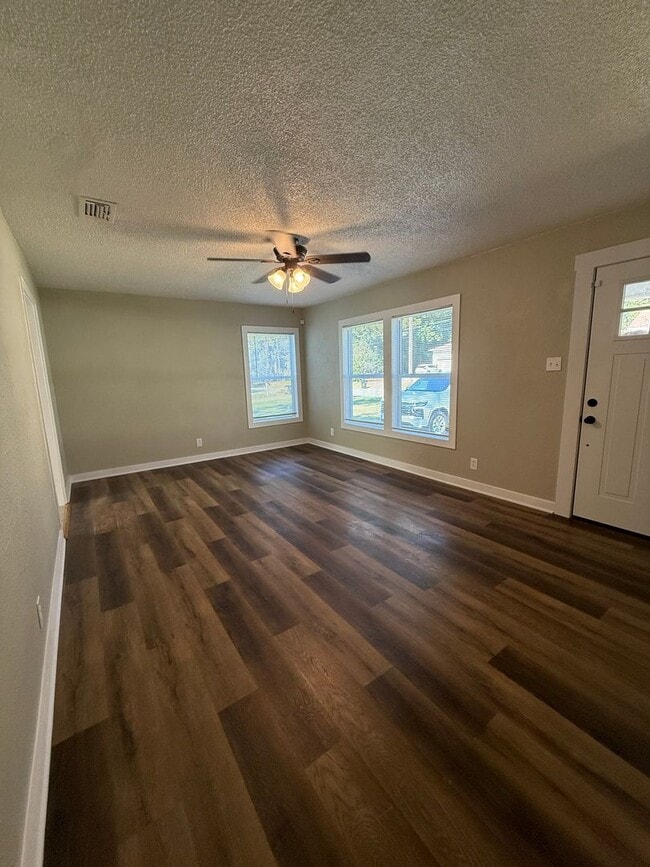 Building Photo - Updated 2 Bedroom House in LISD