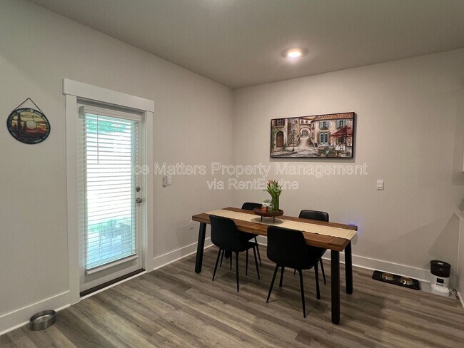 Building Photo - 5881 Cactus Dr