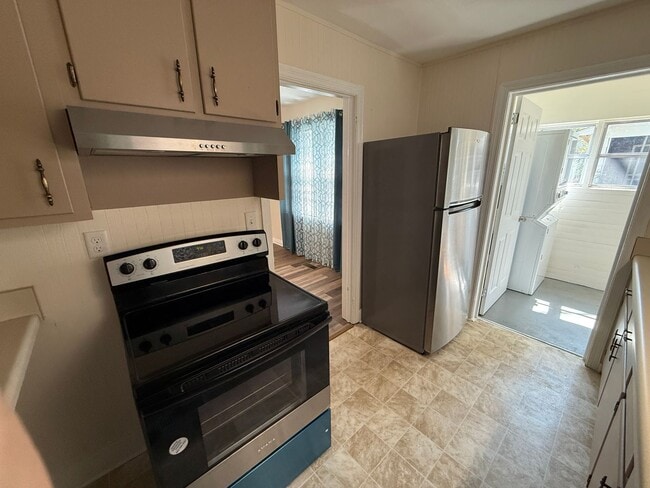 Building Photo - Walking Distance to Pell City Courthouse, ...