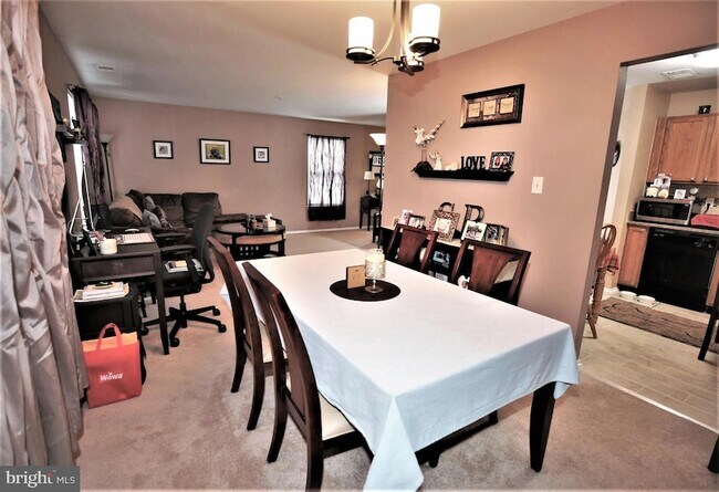 Building Photo - 1303 Blossom Cir