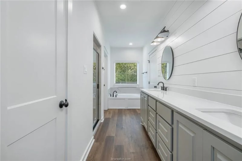 Building Photo - 5041 Mooney Fls Dr