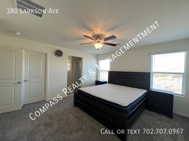 Building Photo - 380 E Larson Ln