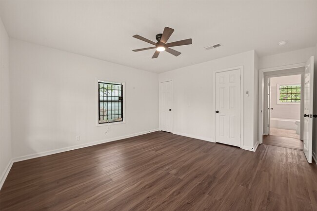 Building Photo - 5830 Southlea St