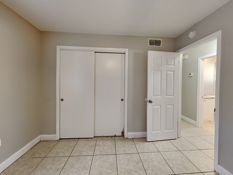 Building Photo - 2605 E Pine St