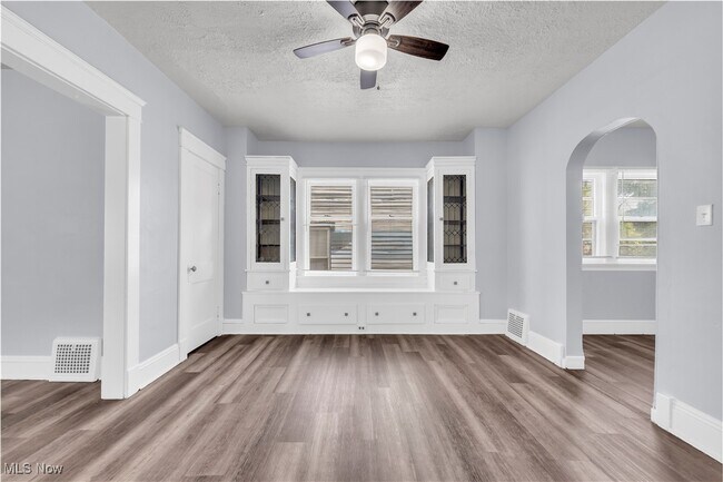 Building Photo - 3209 W 92nd St