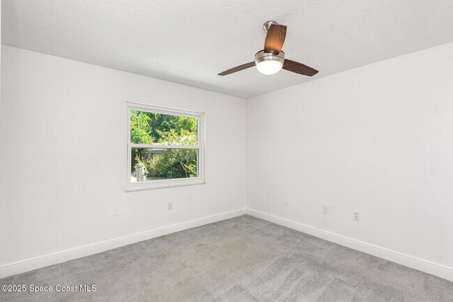 Building Photo - 986 Sycamore Dr