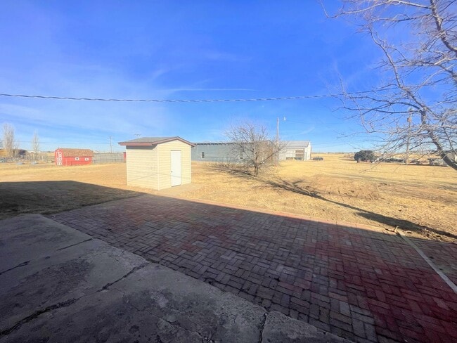 Building Photo - Large 4 Bed 2 Bath on Chapman DR