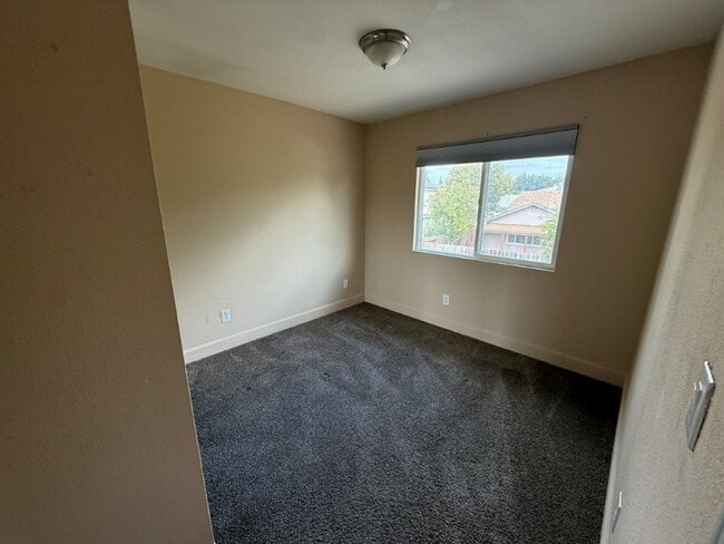 Building Photo - Unique 5 Bedroom 2 Story w/ Solar Suisun *...