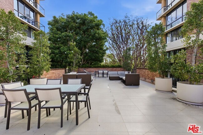 Building Photo - 211 S Spalding Dr