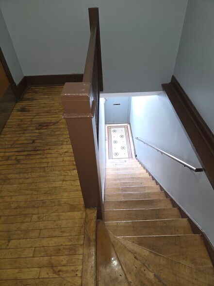 Private Entrance! - 4543 W Grand Ave