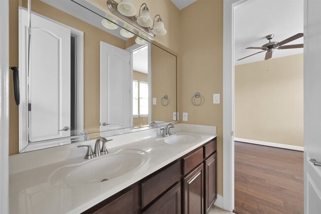 Building Photo - 14527 San Pietro Dr
